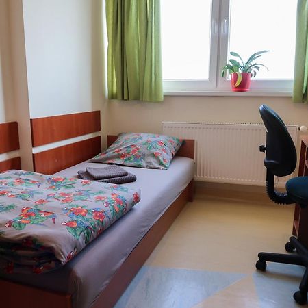 Dom Studencki Raj Hostel วรอตซวาฟ ภายนอก รูปภาพ
