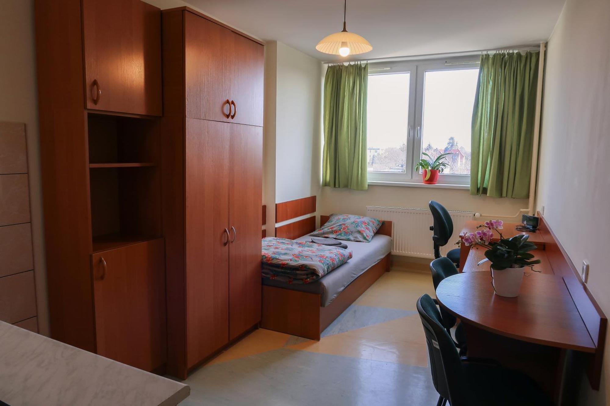 Dom Studencki Raj Hostel วรอตซวาฟ ภายนอก รูปภาพ