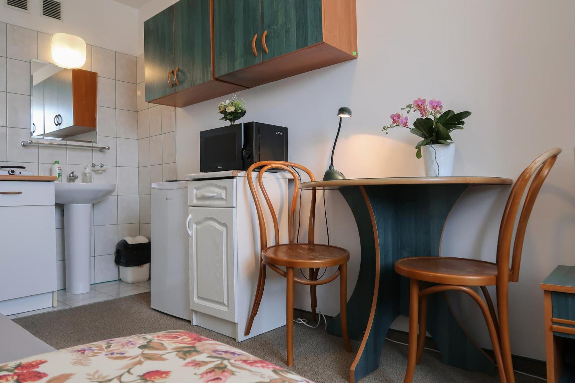 Dom Studencki Raj Hostel วรอตซวาฟ ภายนอก รูปภาพ