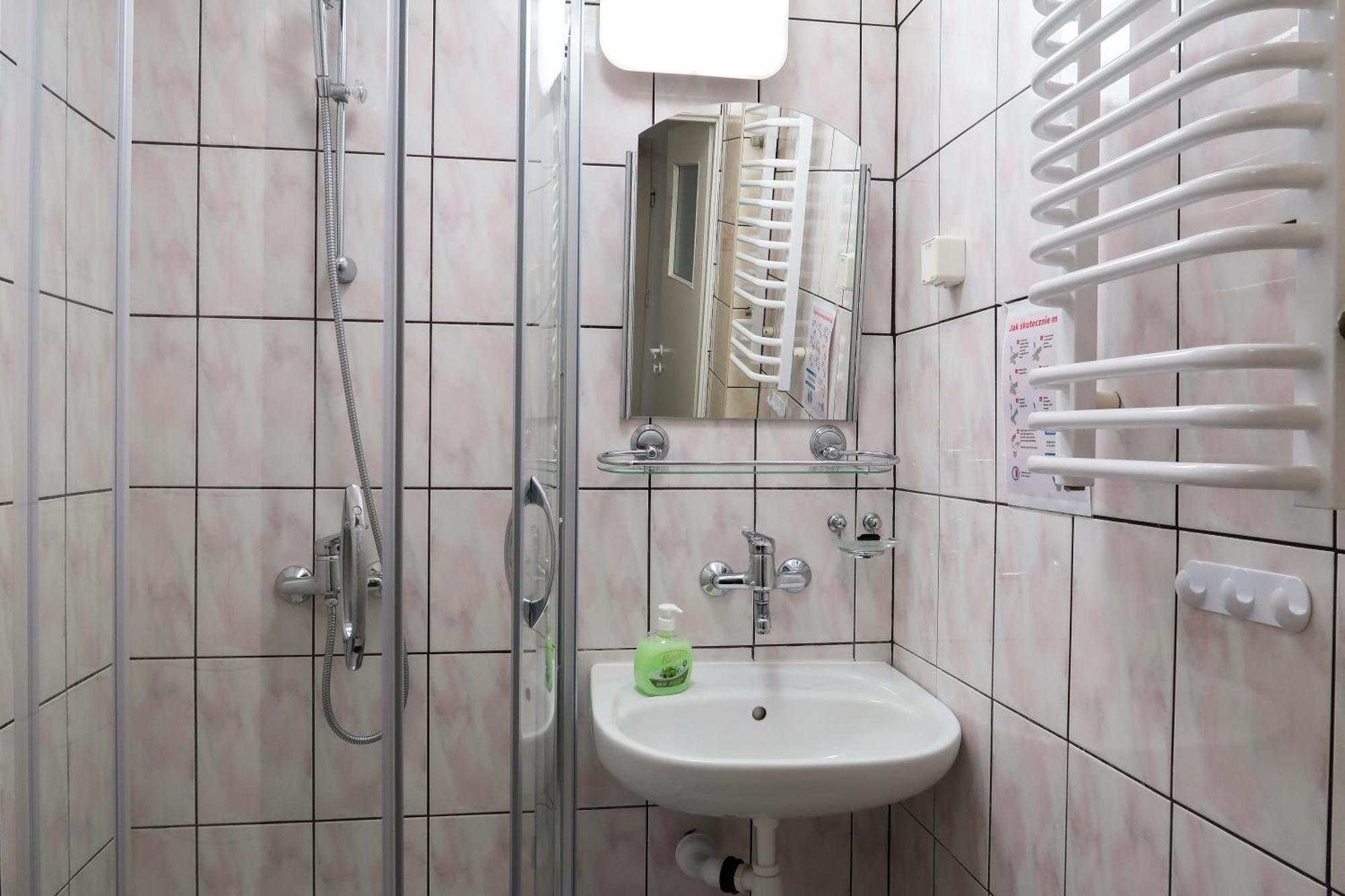 Dom Studencki Raj Hostel วรอตซวาฟ ภายนอก รูปภาพ